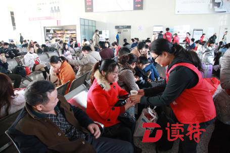凤凰街道从细微处入手将光明城高铁站打造成文明风景线