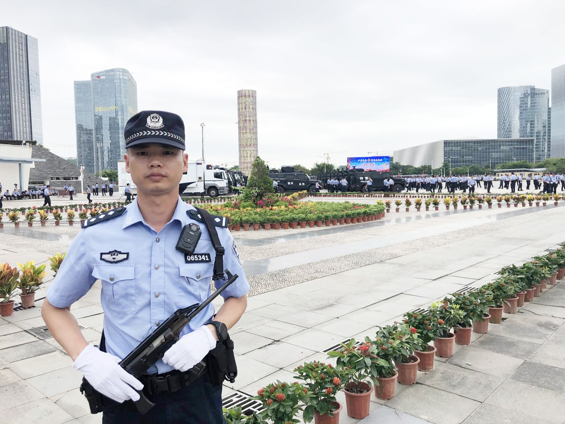 每日警星 | 吴坤兴：因为执着  所以奉献