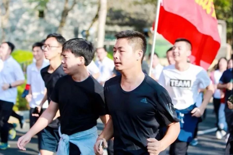 创新坪山 活力奔跑丨又是一年长跑日，你运动的样子真美！