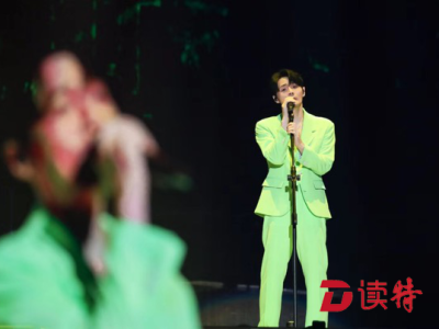 李荣浩“年少有为”深圳站撼动近万歌迷 分享歌曲创作过程引全场称赞