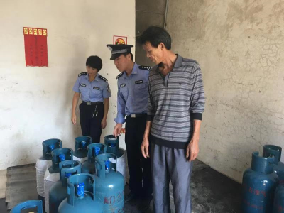 深汕警方对辖区内加气站开展安全检查，加强特种行业管理