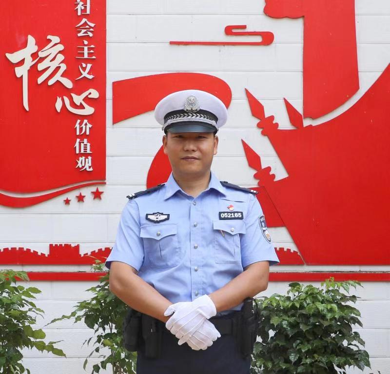 每日警星 | 钟基卫：交通违法犯罪的“克星” 