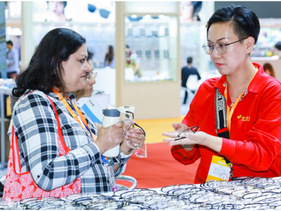 横岗27家眼镜企业参加第八届广州国际眼镜展览会