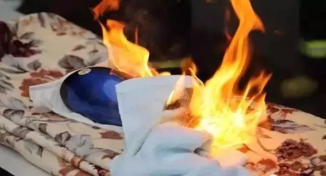 小心！电吹风会“喷火”，你家用对了吗？
