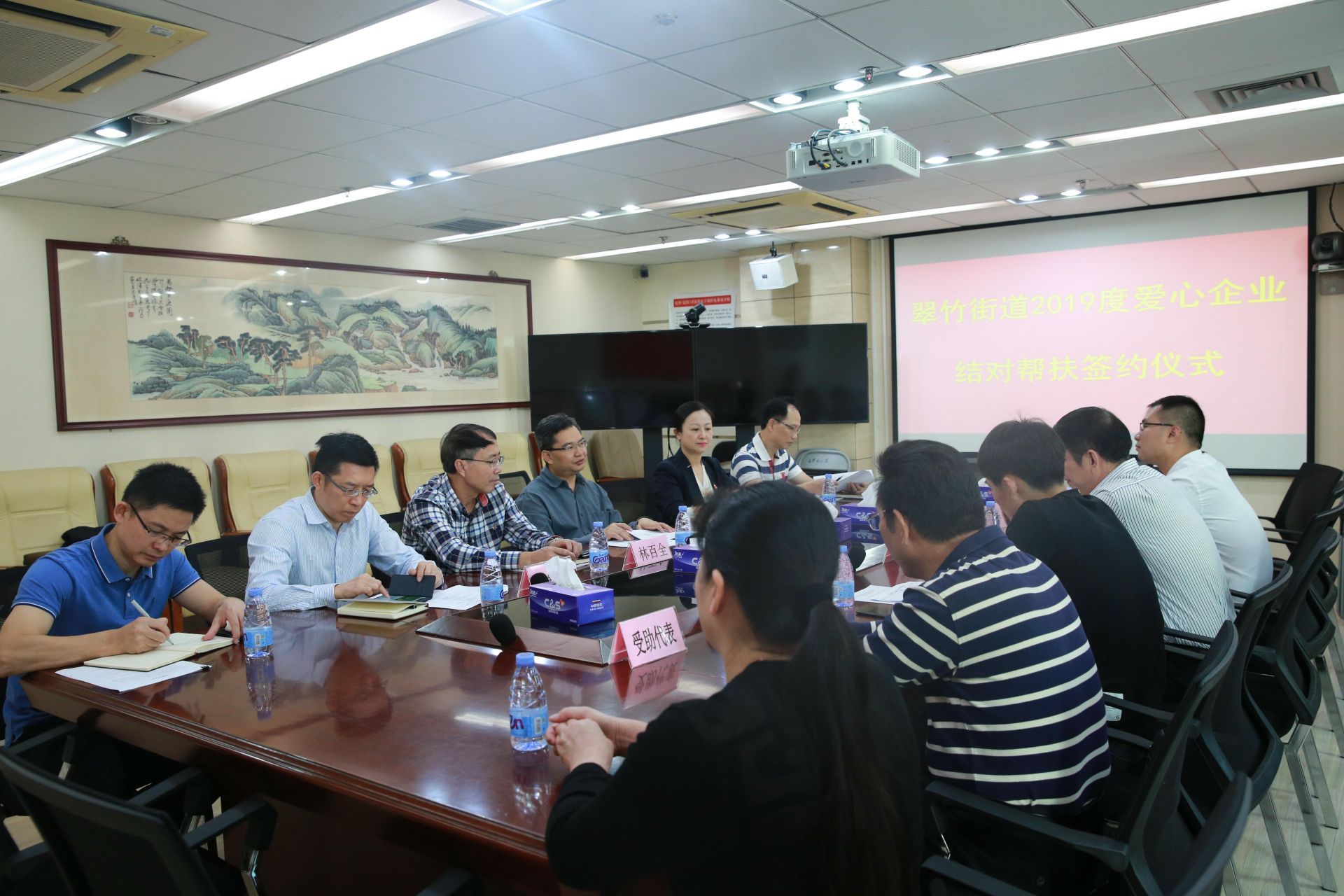 幸福路上“弱有众扶”！翠竹街道爱心企业结对帮扶困难家庭