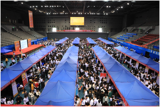 500强企业抢人才！深圳信息学院冬季校园招聘会火爆上演