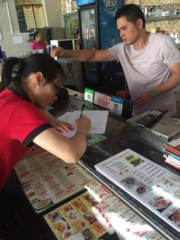 杜绝使用“黑煤气”！凤凰街道开展燃气安全宣传