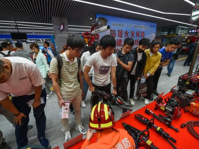 深圳地铁11号线消防安全主题列车正式上线运营