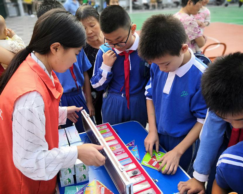 “珍爱生命，远离毒品” 禁毒宣传走进宝安航城街道三围公园