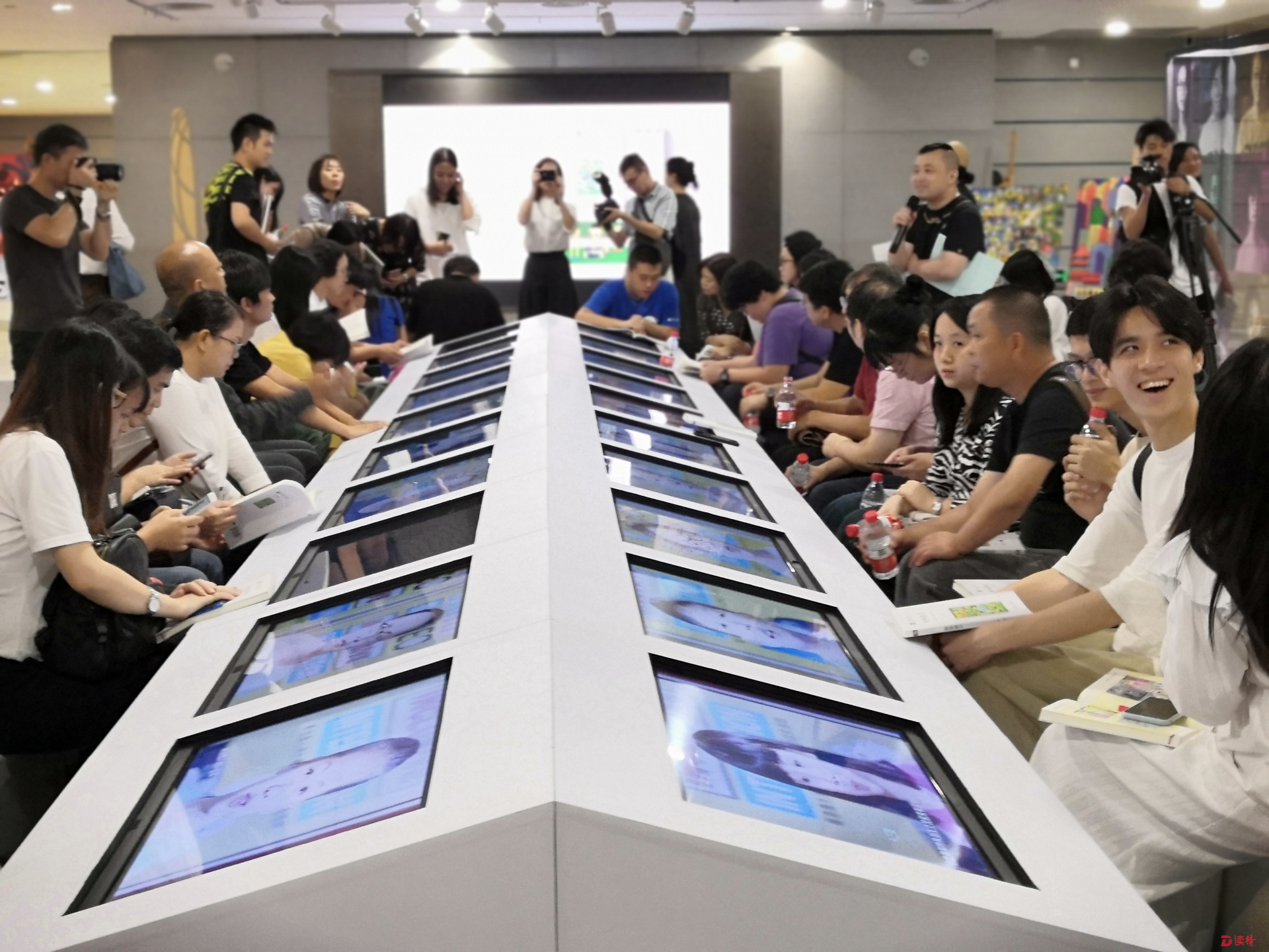 全国第一本自闭症儿童美术研究新书在广州首发 
