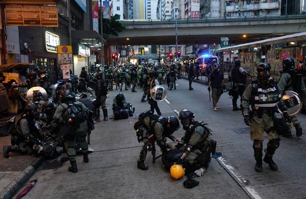 香港警方：过去三天共拘捕325人 年龄介乎14至54岁