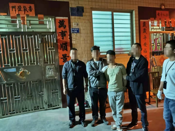 因毒相识 以贩养吸？两名毒贩被龙华警方刑拘