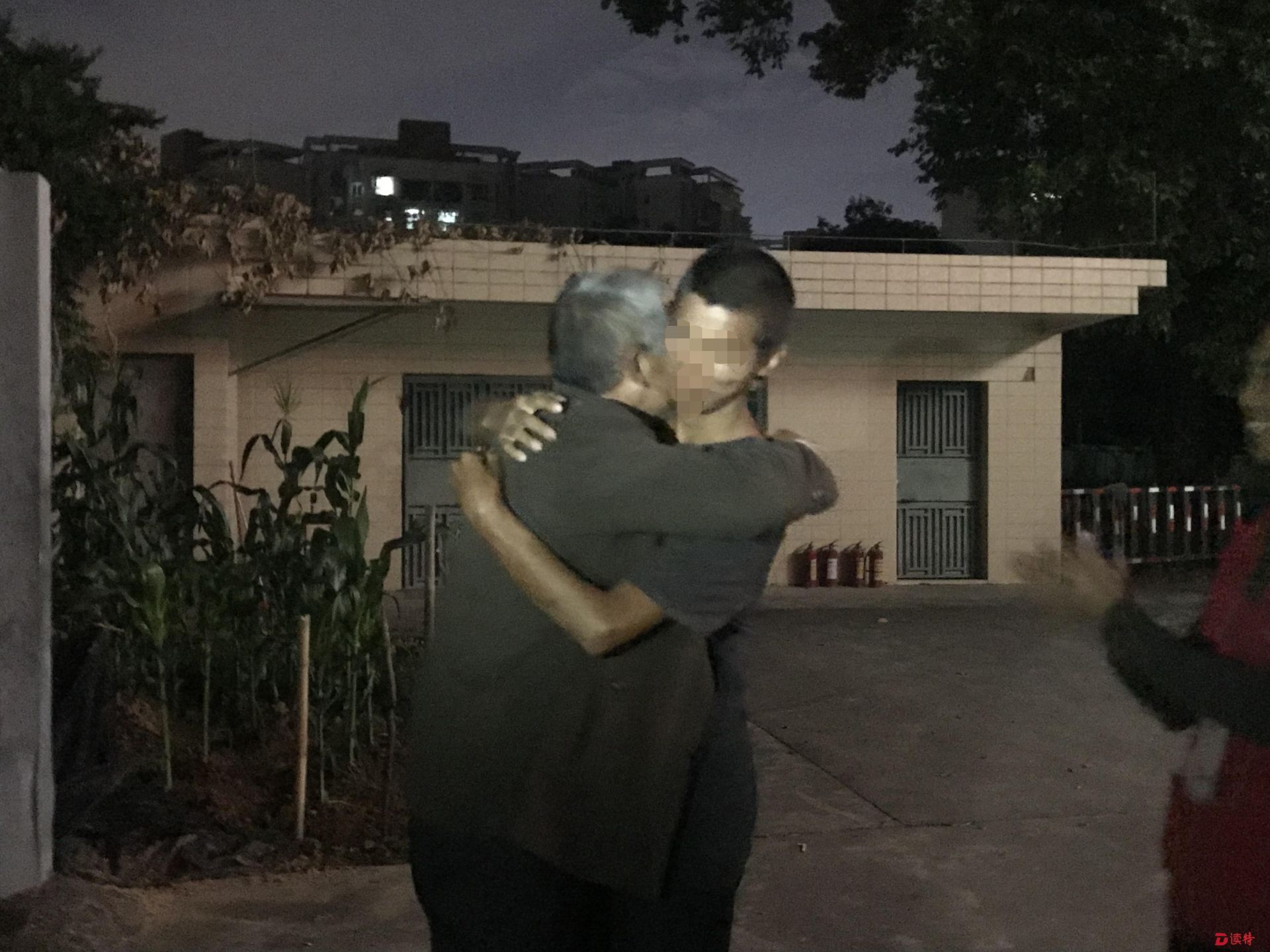 让爱回家 ！漂泊东莞十年的四川男子与家人团聚