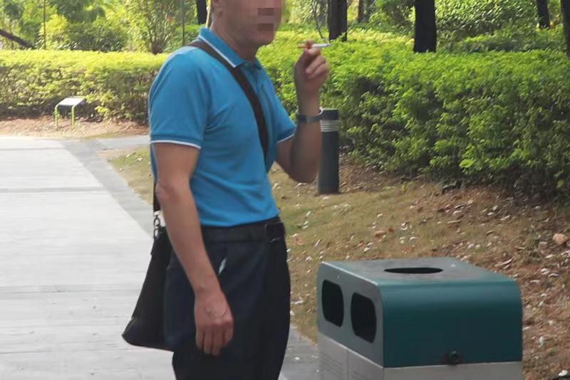 老烟民趁家人办住院手续做了这件事，被罚50元