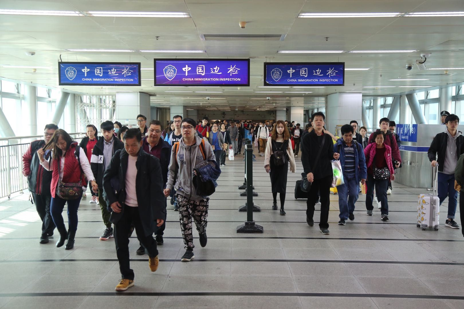 看这边！罗湖边检为您提供元旦出行小贴士