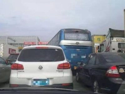 深圳东部多个高速ETC系统故障，堵车数公里，交警建议避开拥堵