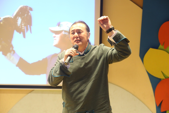 来场亲近自然的“文学之旅”！动物小说作家黑鹤走进大冲学校畅谈“自然与生命”