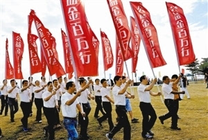 将爱心汇入公益活动洪流，观澜湖集团主席朱鼎健荣膺“公益金百万行钻石关爱大使”