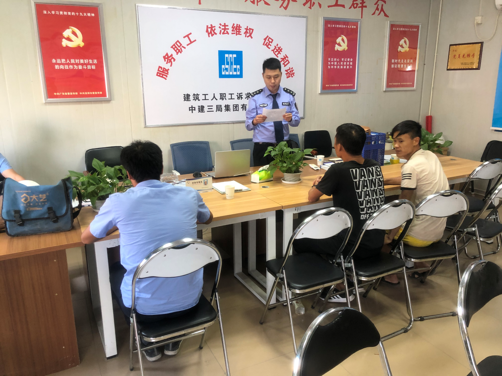 凤凰街道网格员热心协助工人追讨欠薪47000元
