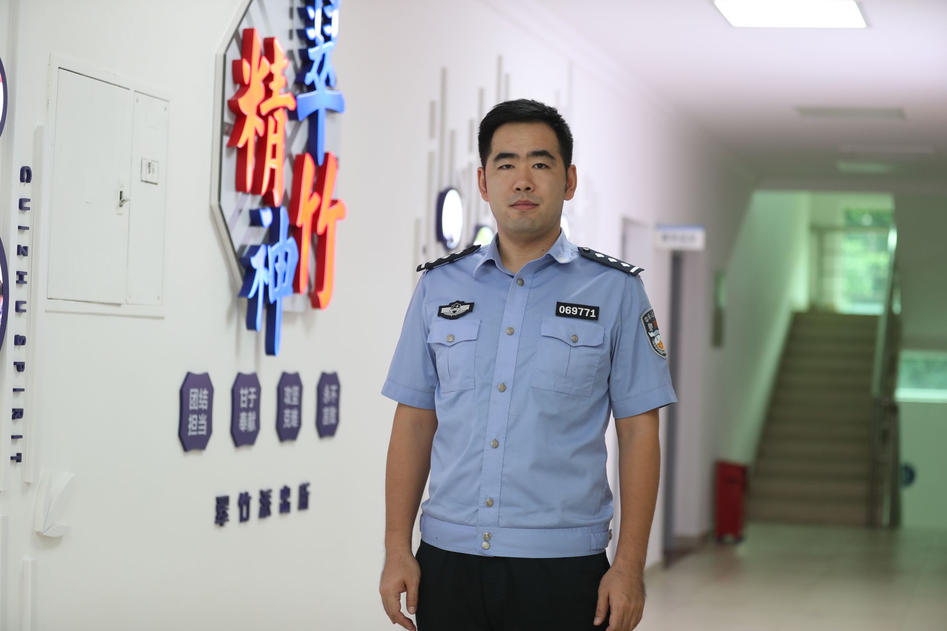 每日警星｜邓华：为一线实战提供最坚实保障