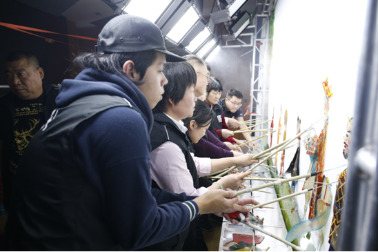 法治宣传亮出新姿势 多媒体原创皮影戏走进南园校园受热捧