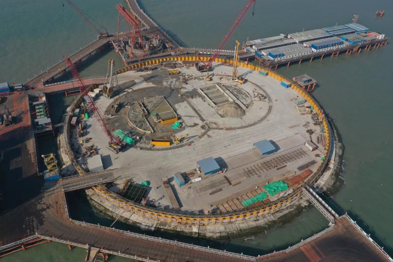 国内首次海中施工！深中通道伶仃洋大桥东锚碇地连墙完工