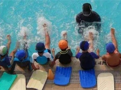 争取每个学生最少能游25米！深圳全市中小学将把游泳列为体育必修课