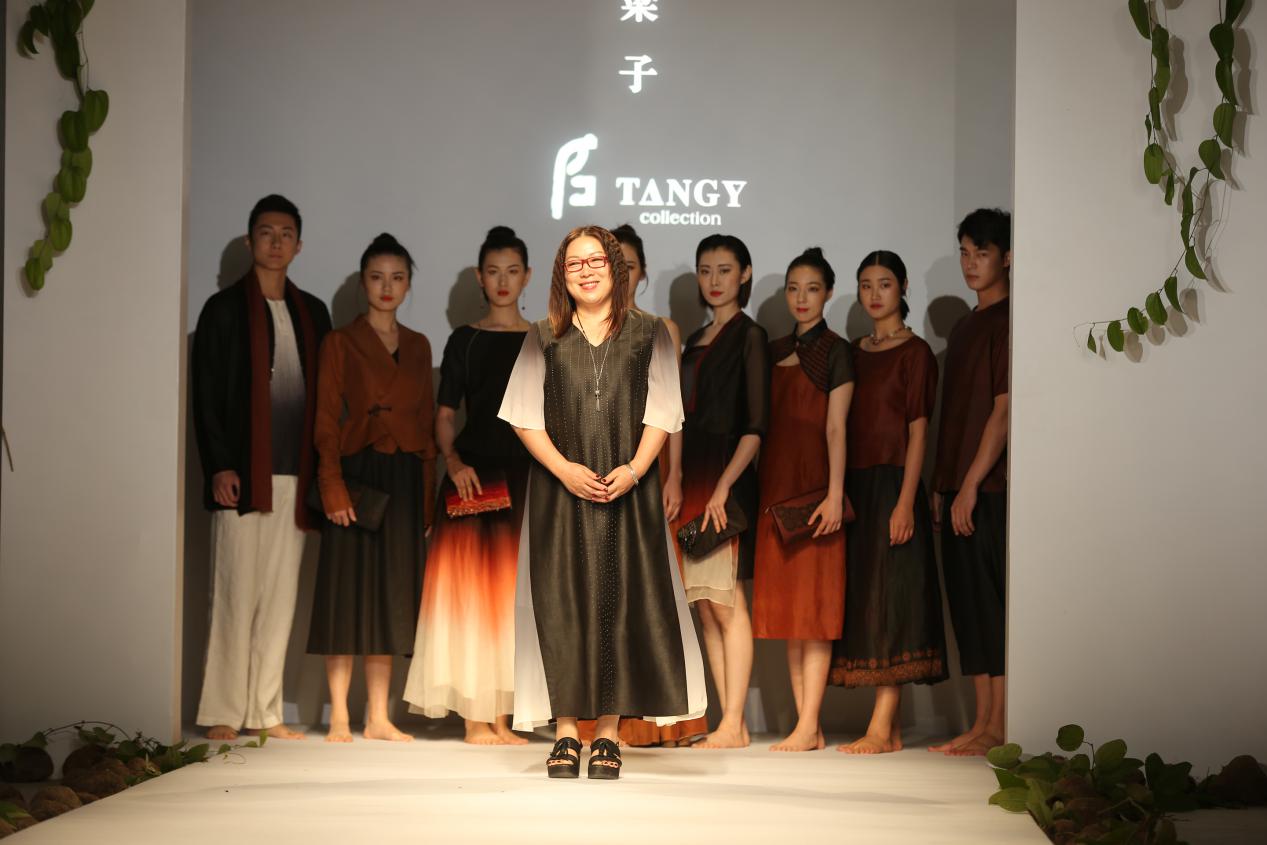 功勋设计师梁子：跻身全球顶级时尚的中国时装设计大师