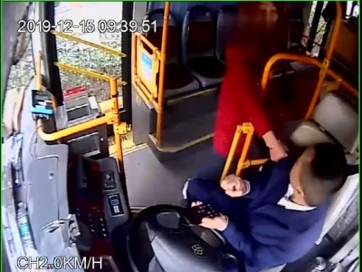 都是冲动惹的祸！潮州一女子殴打公交司机涉嫌危害公共安全被刑拘