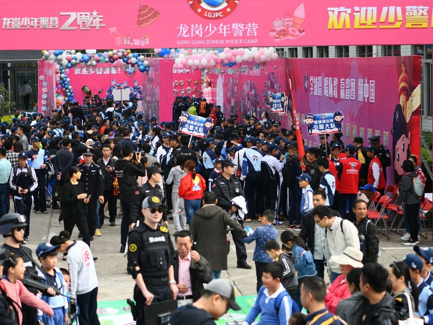 5G巡逻机器人将随民警出街，20余万居民走进龙岗警营