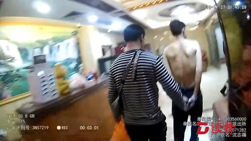 那个贼，你最好永远别收伞！一收伞你就破功啦