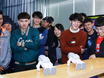 台湾棒球队员参观博物馆了解深圳历史，走进科技公司探索未来