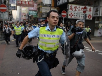 香港特区政府：警方始终使用最低武力应对暴力