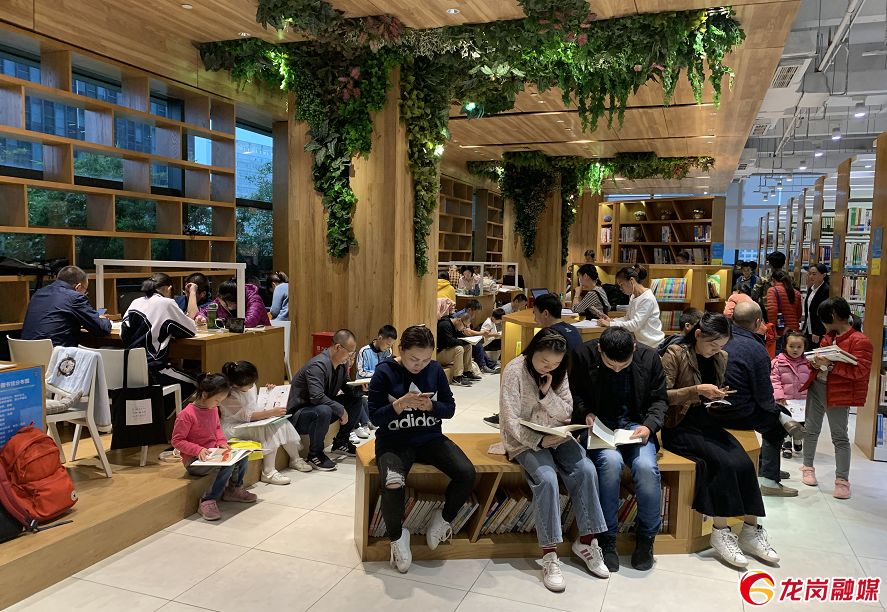 原来龙岗是座“爱阅之城”！全国服务时长第一的图书馆在这里！