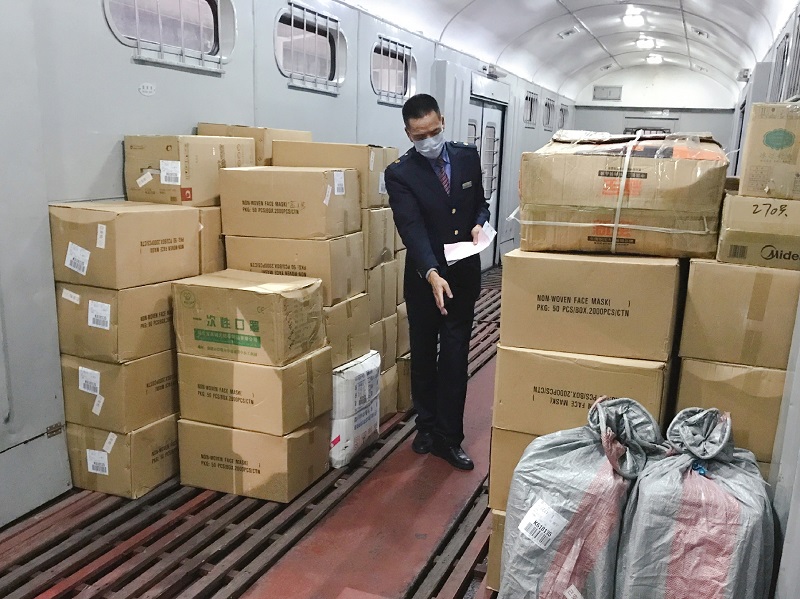 防护服1.4万件！护目镜2180副！工信部：全力保障武汉防控物资需求