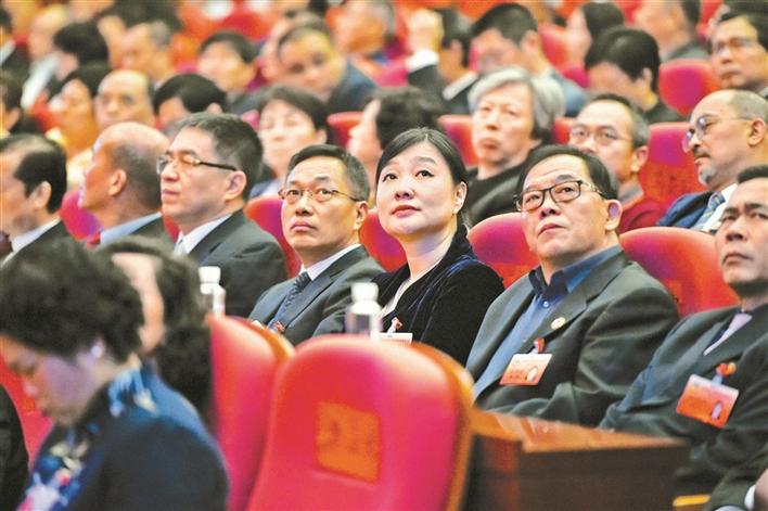 委员热议“在加强党的全面领导和党的建设上先行示范”