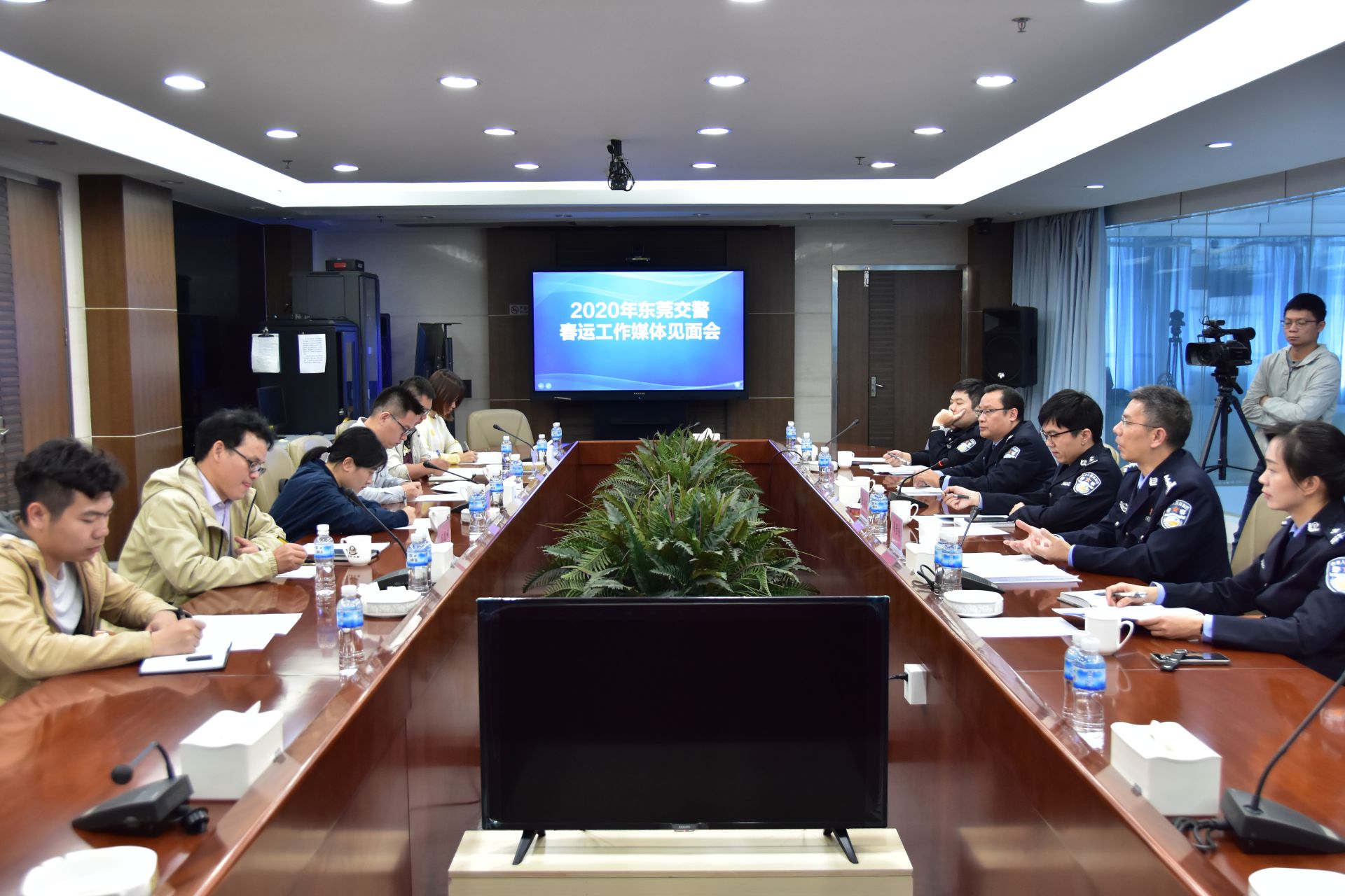东莞交警提前5天启动春运执勤点，24小时不间断查车