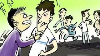 有点冤！教育儿子竟遭醉酒男子殴打
