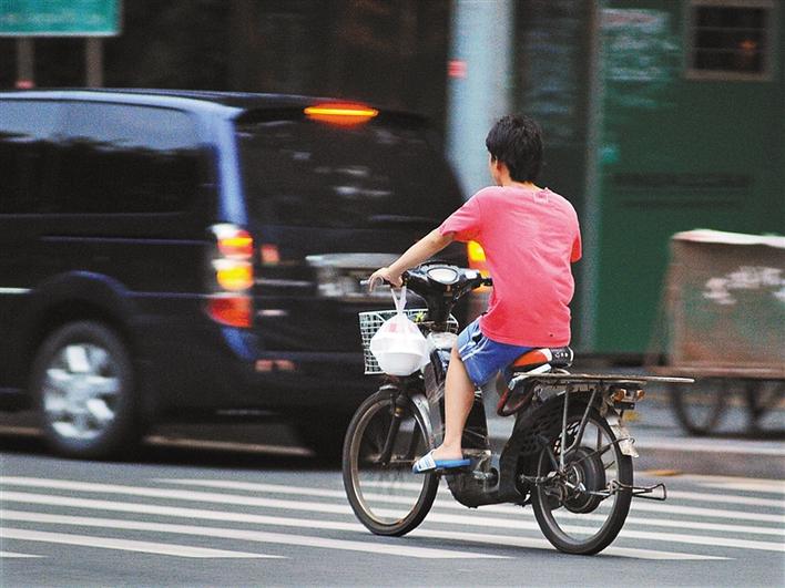 市政协委员为管理电动自行车支招