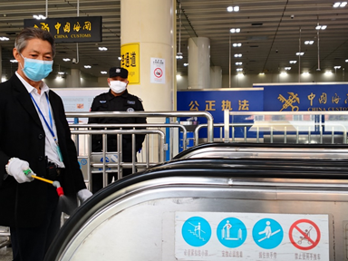 深圳出入境旅客排查率100%！市口岸办联动各单位实行重点旅客全员测温