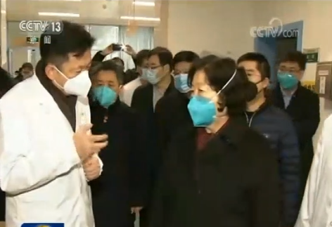 孙春兰率中央指导组看望慰问一线医护人员