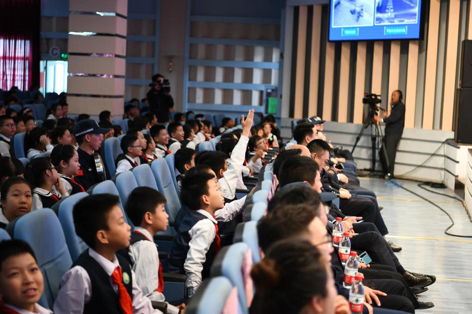 龙岗中小学“寒假第一课”：孩子必须小心的“豺狼虎豹”