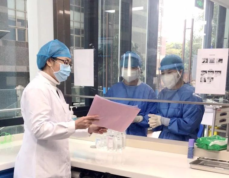 一线护士： “若非身负重责，怎会剪掉青丝”
