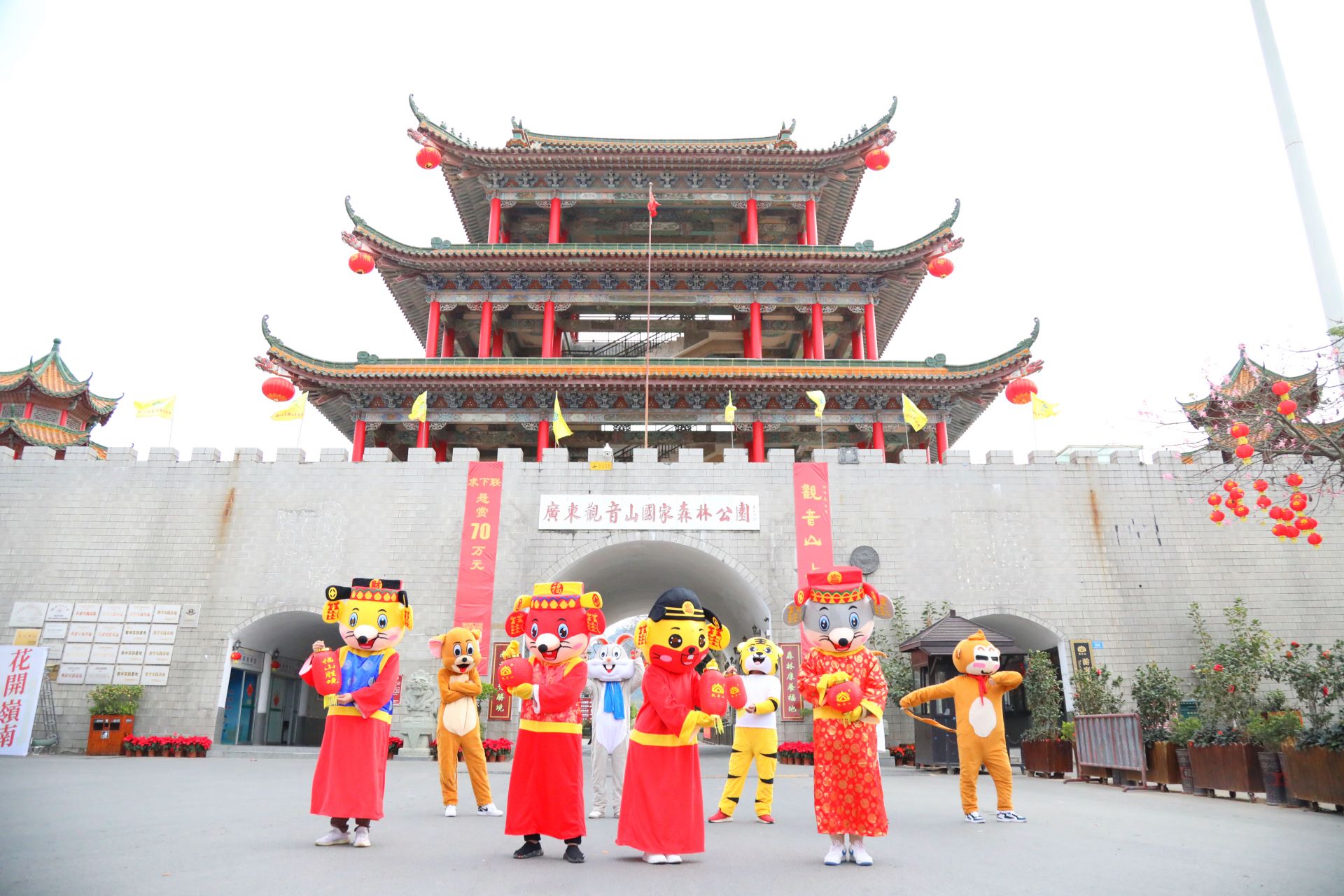 吸氧祈福赏花逛庙会 东莞观音山开启多彩迎新之旅