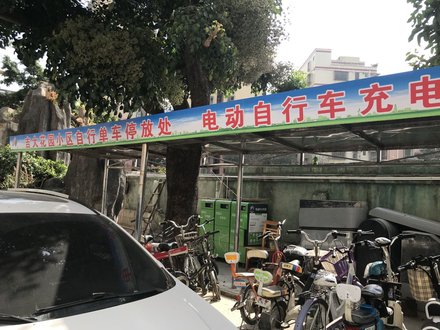 曝光台 | 消防通道长期阻塞，市民投诉吉大花园小区存火灾安全隐患