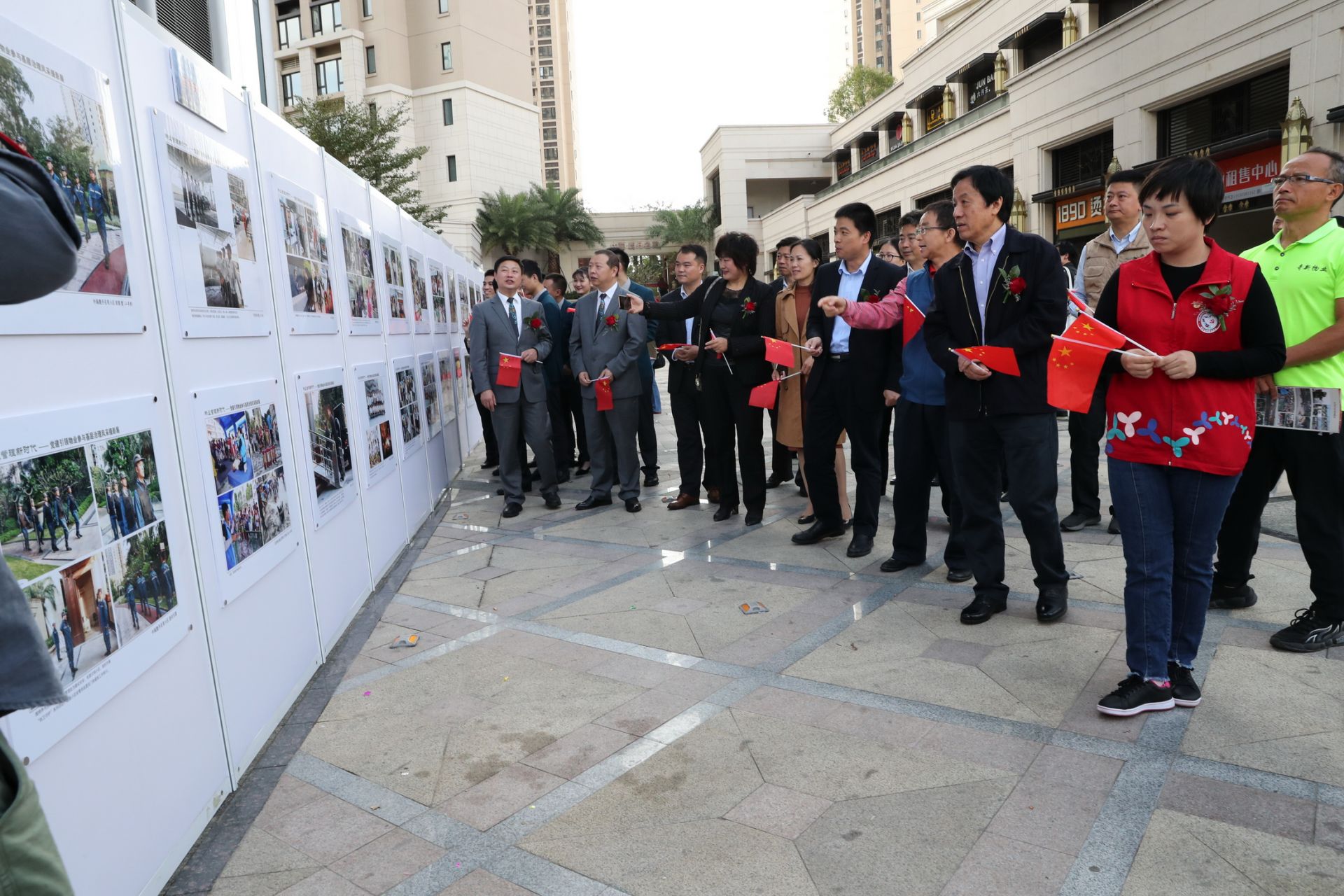 罗湖举办党建引领物业参与基层治理风采摄影展