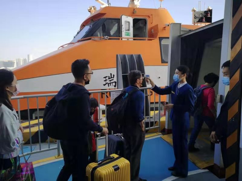 深中“水上巴士”运送旅客超43万，春运高峰“8进8出” 扫码乘船
