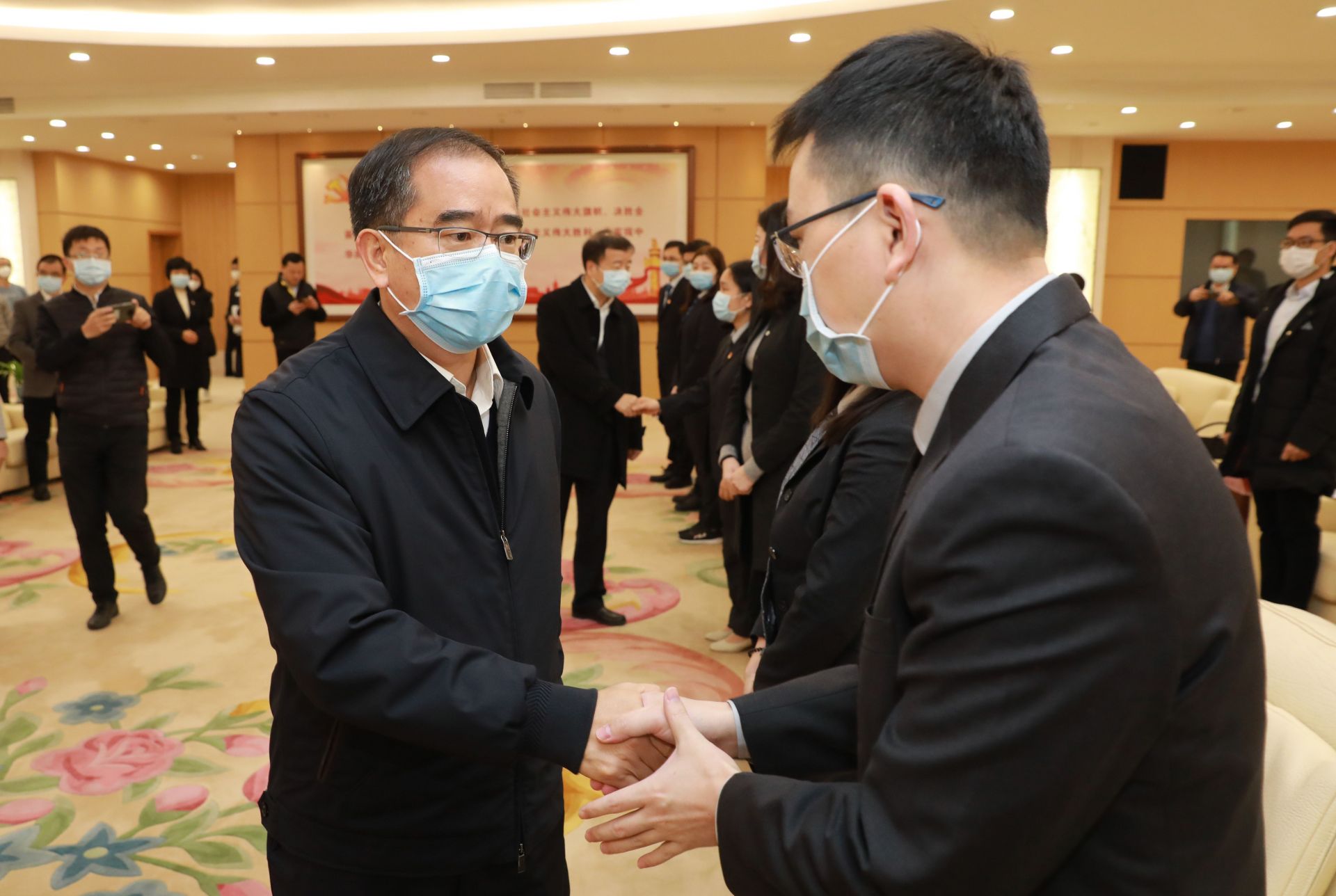 东莞市首批医疗队22名队员奔赴疫情前线