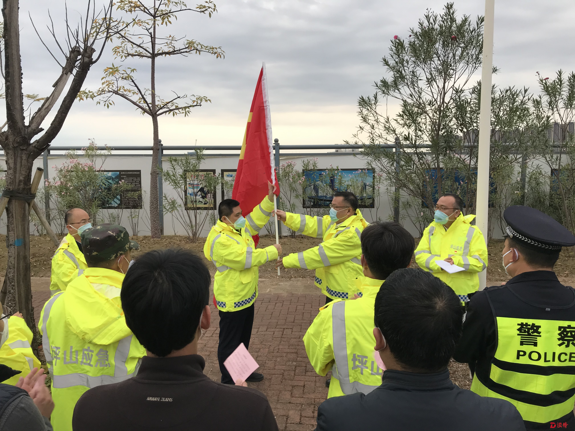 坪山街道把临时党组织建在新型冠状病毒感染的肺炎疫情防控工作一线 