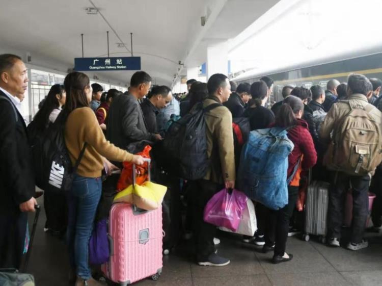 2020年广东省工会“平安返乡号”专列在穗首发